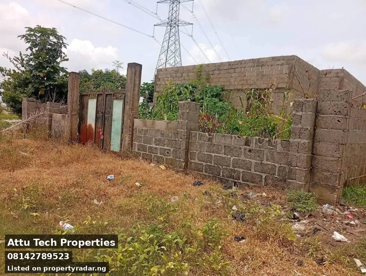 2 Bedroom Block Of Flats In Nyon For Sale in Benue