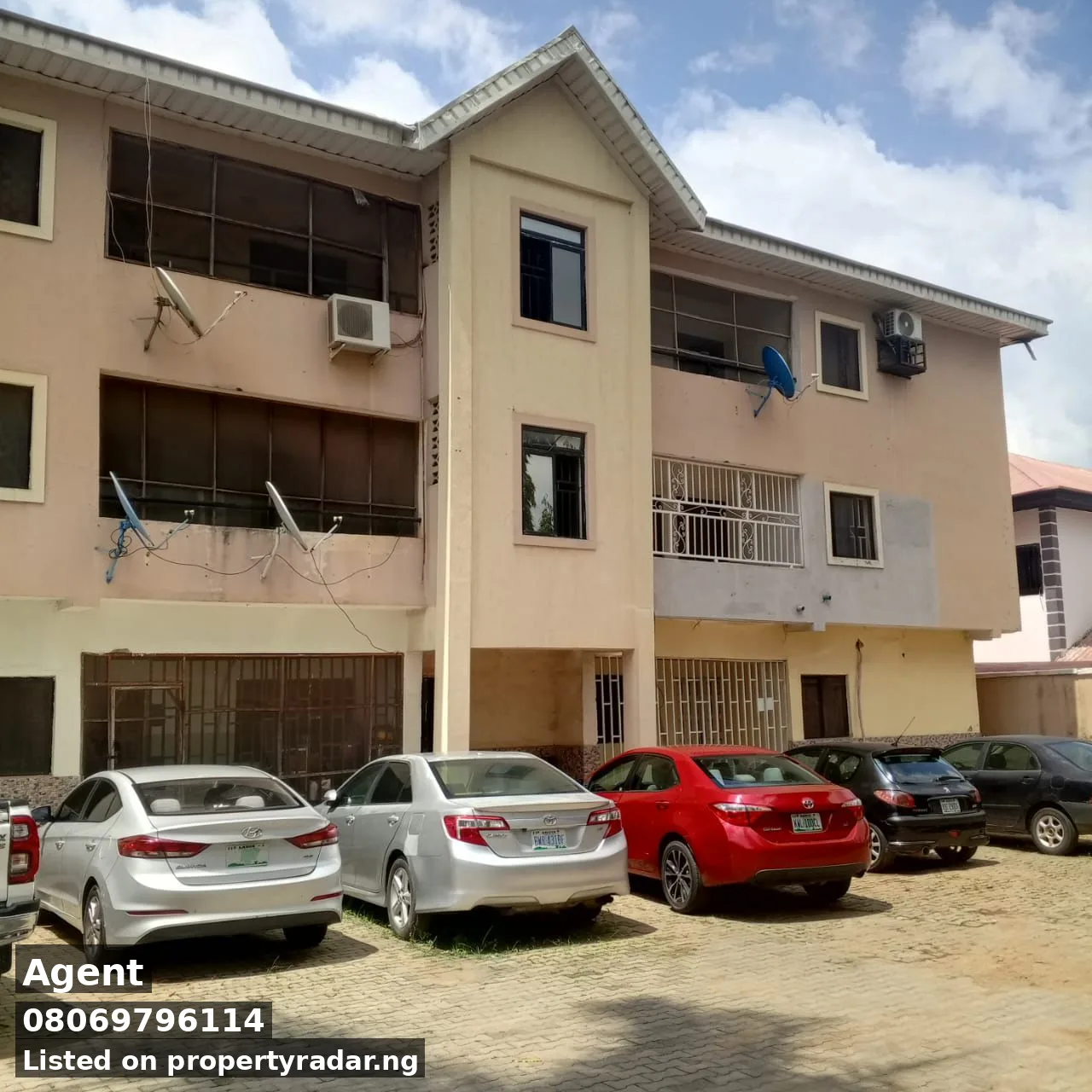 3 Bedroom Block Of Flats In Wuse For Sale in Abuja (FCT)