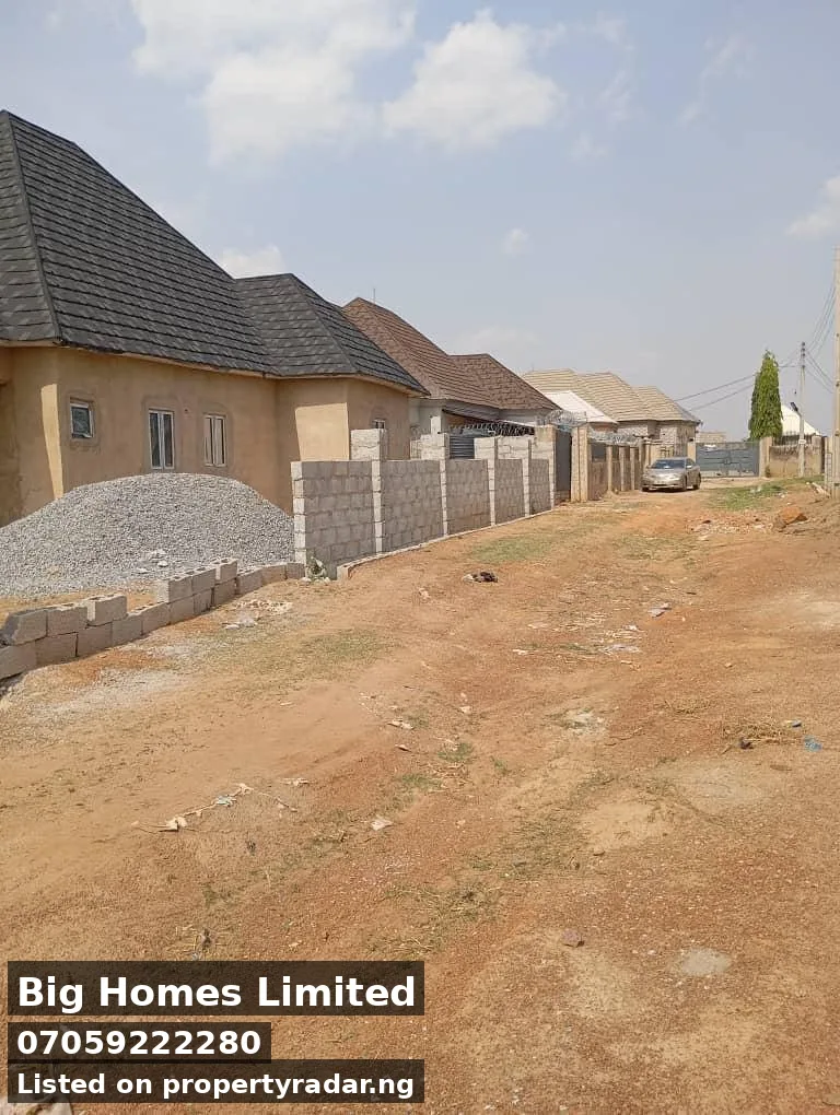 3 Bedroom Bungalow In Lugbe For Sale in Abuja (FCT)