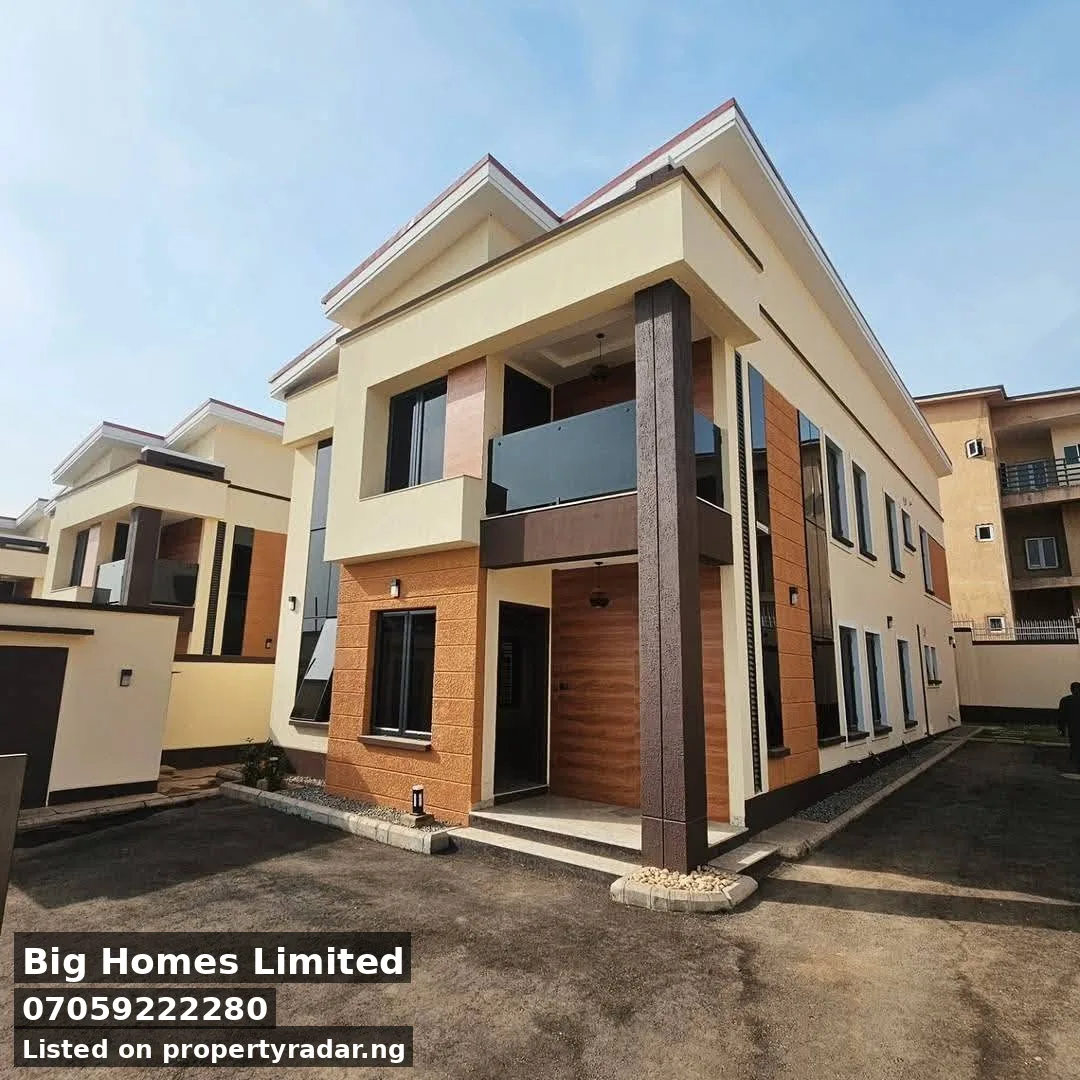 3 Bedroom House In Life Camp For Sale in Abuja (FCT)