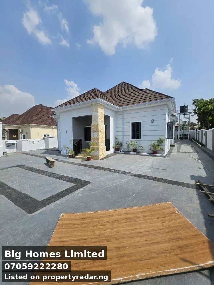 4 Bedroom Bungalow In Life Camp For Sale in Abuja (FCT)