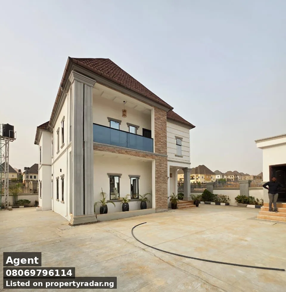 4 Bedroom Duplex In Lugbe For Sale in Abuja (FCT)