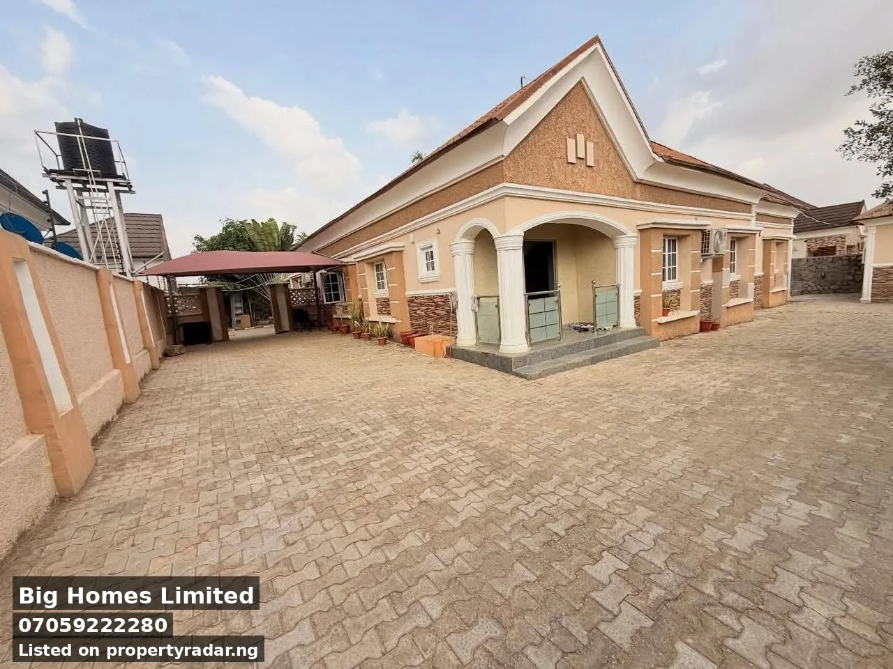 5 Bedroom Bungalow In Life Camp For Sale in Abuja (FCT)