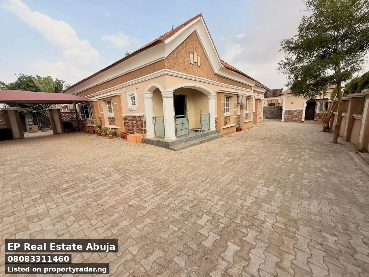 5 Bedroom Bungalow In Life Camp For Sale in Abuja (FCT)