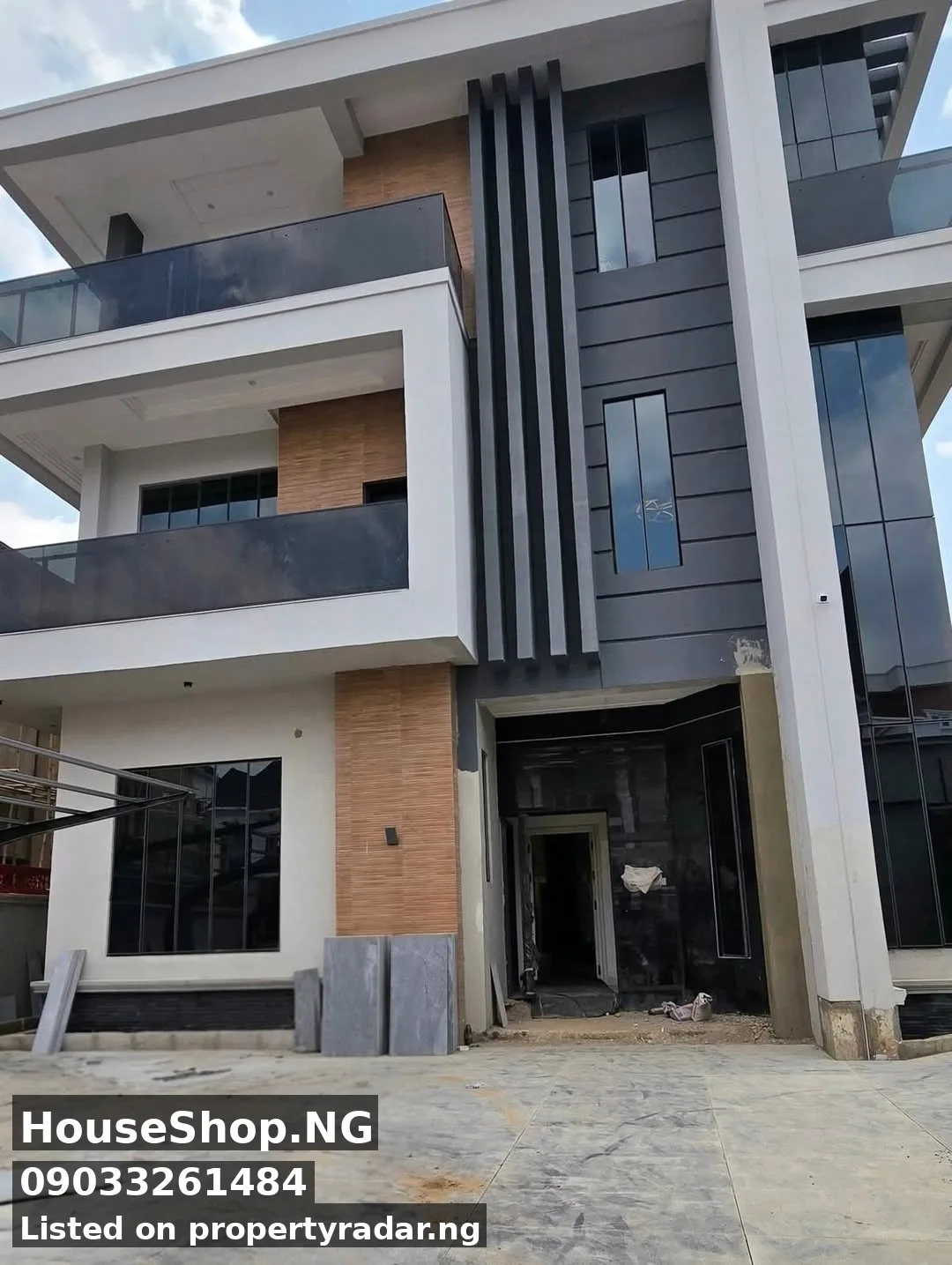6 Bedroom Duplex In Apo For Sale in Abuja (FCT)