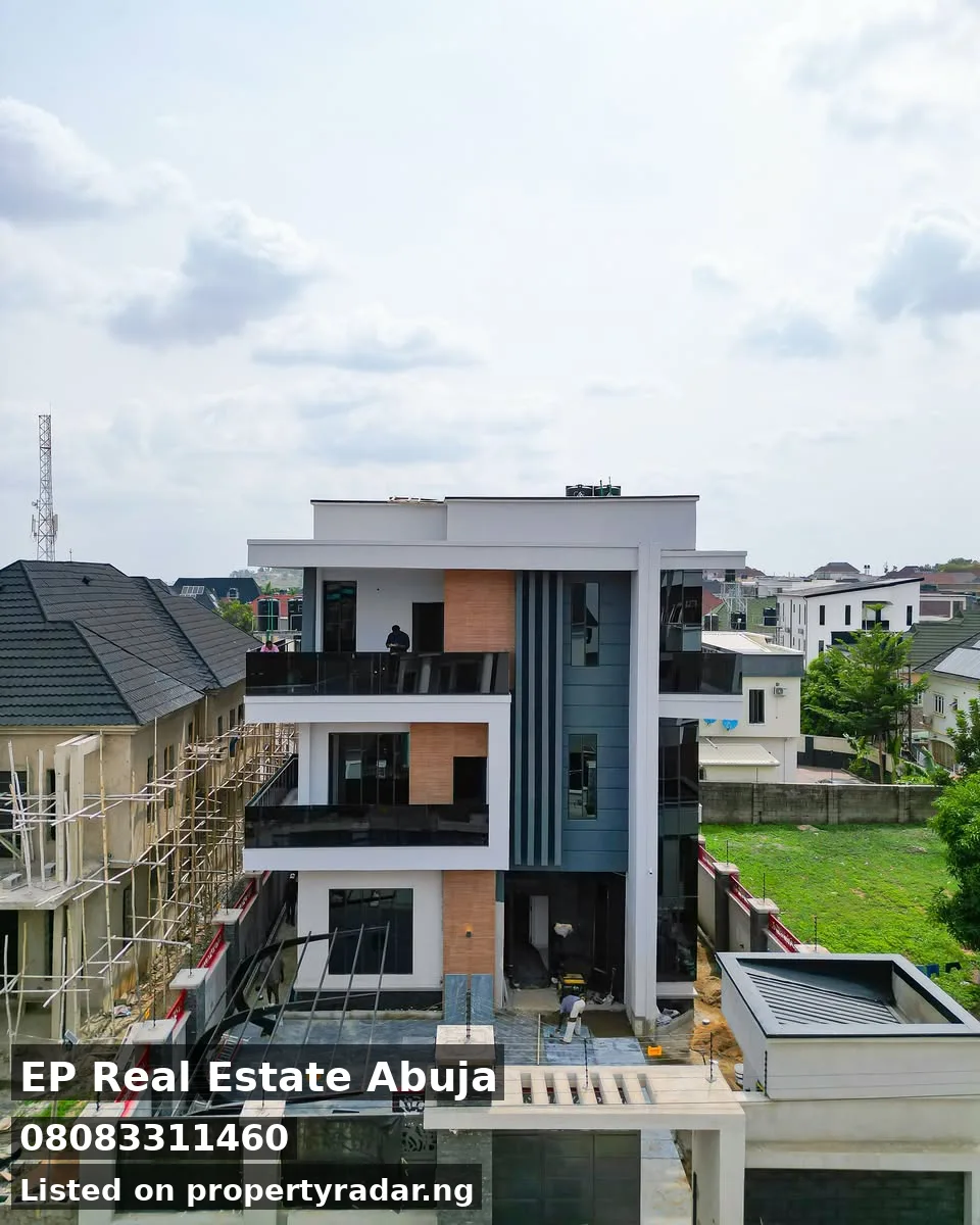 6 Bedroom Duplex In Apo For Sale in Abuja (FCT)