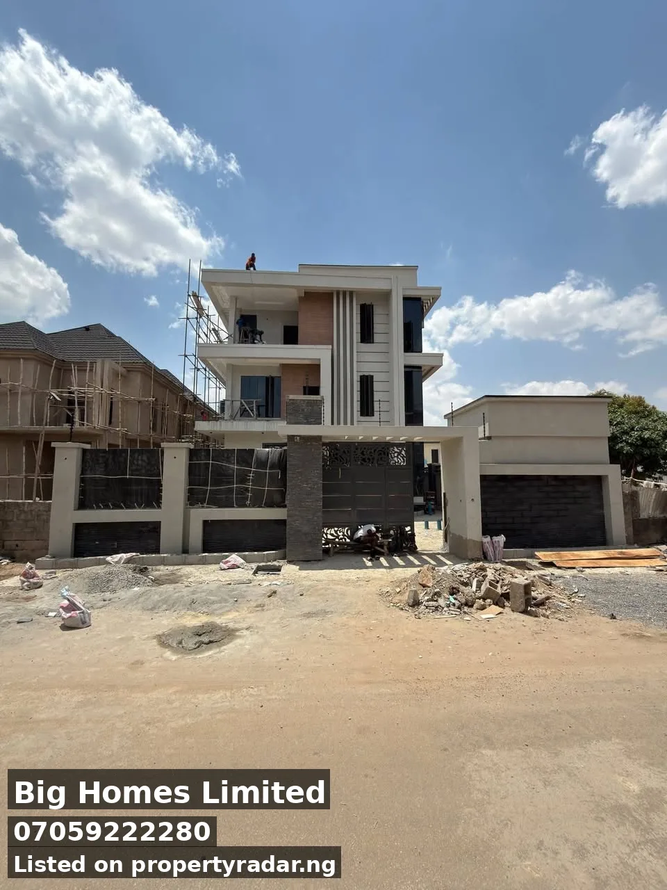 6 Bedroom Duplex In Apo For Sale in Abuja (FCT)