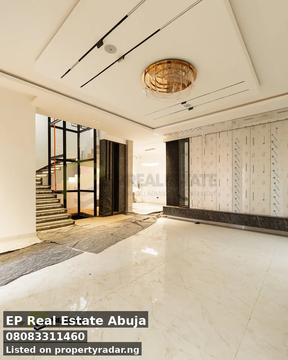 6 Bedroom Duplex In Apo For Sale in Abuja (FCT)