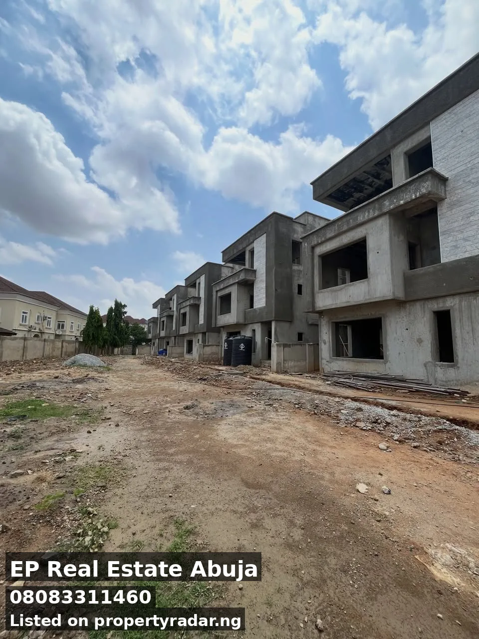 6 Bedroom Duplex In Apo For Sale in Abuja (FCT)