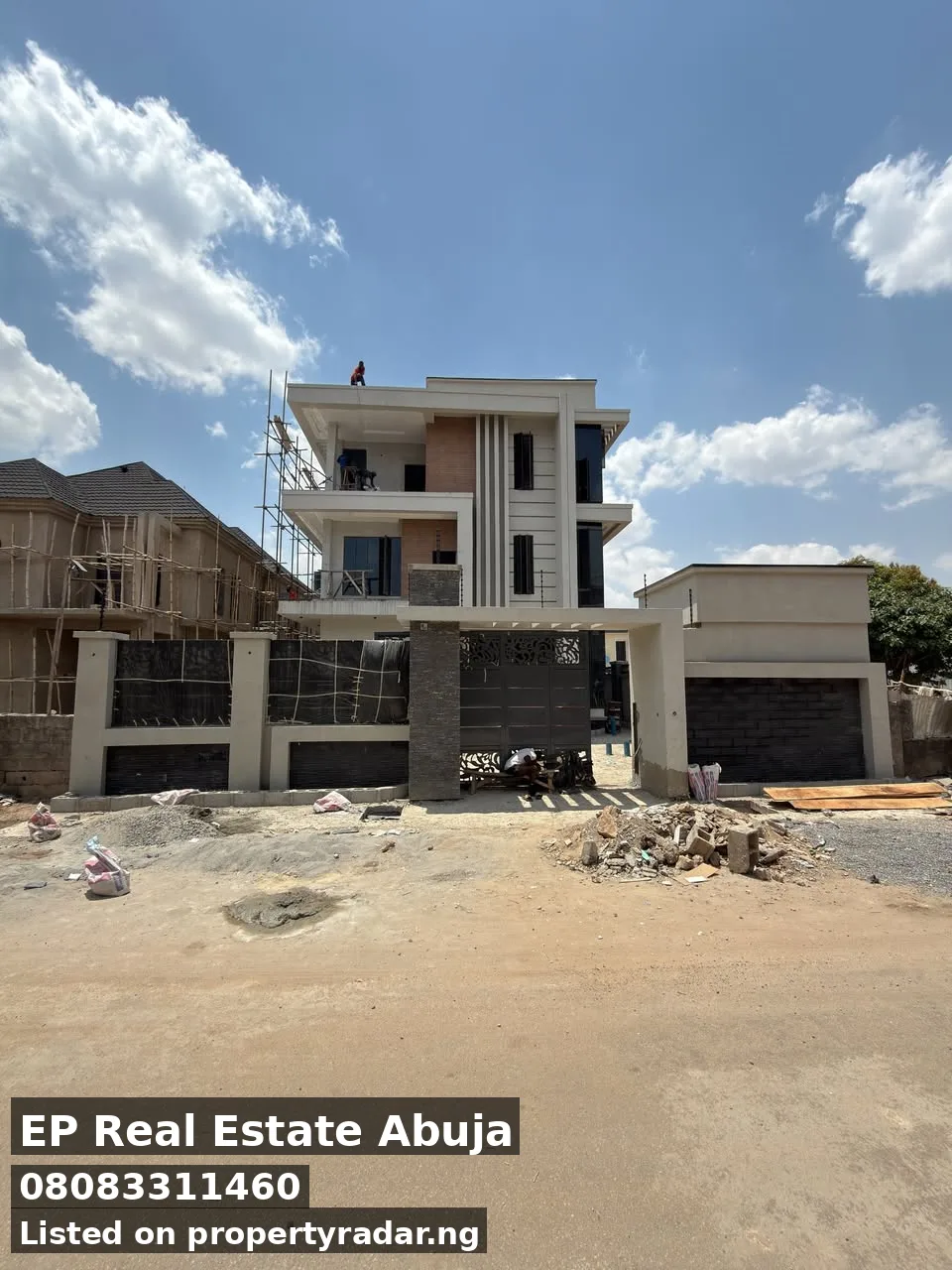 6 Bedroom Duplex In Apo For Sale in Abuja (FCT)