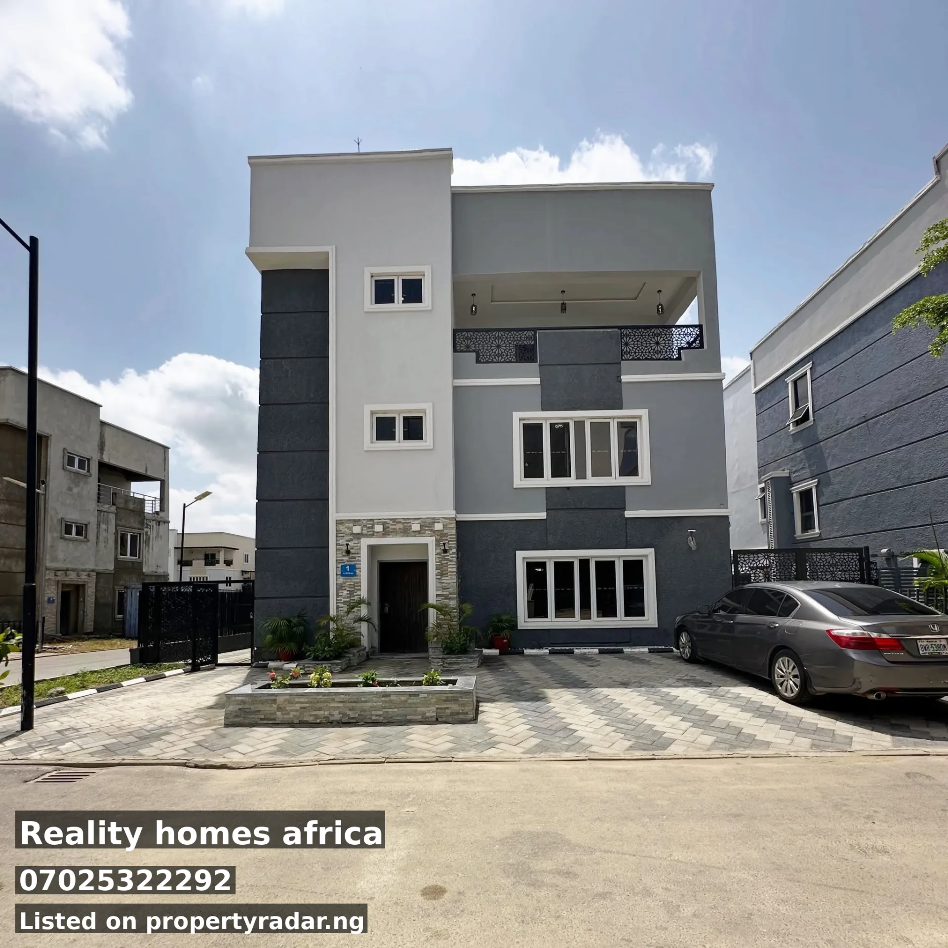 6 Bedroom Duplex In Apo For Sale in Abuja (FCT)