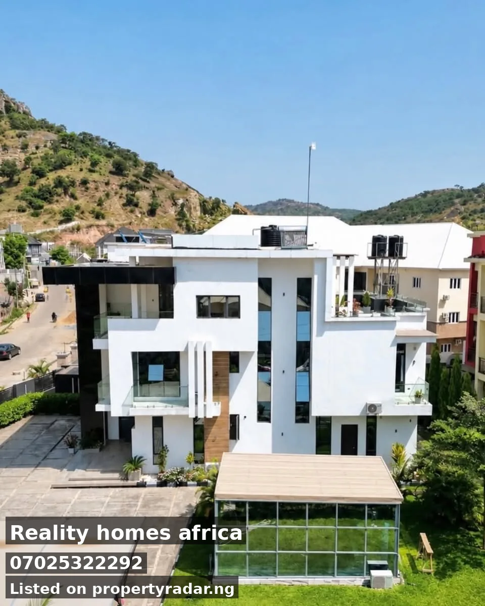 8 Bedroom Mansion In Dawaki For Sale in Abuja (FCT)