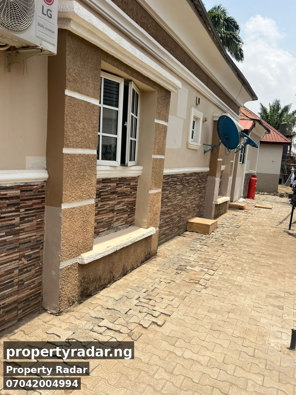 5 Bedroom Bungalow in Life Camp for Sale - Photo 2