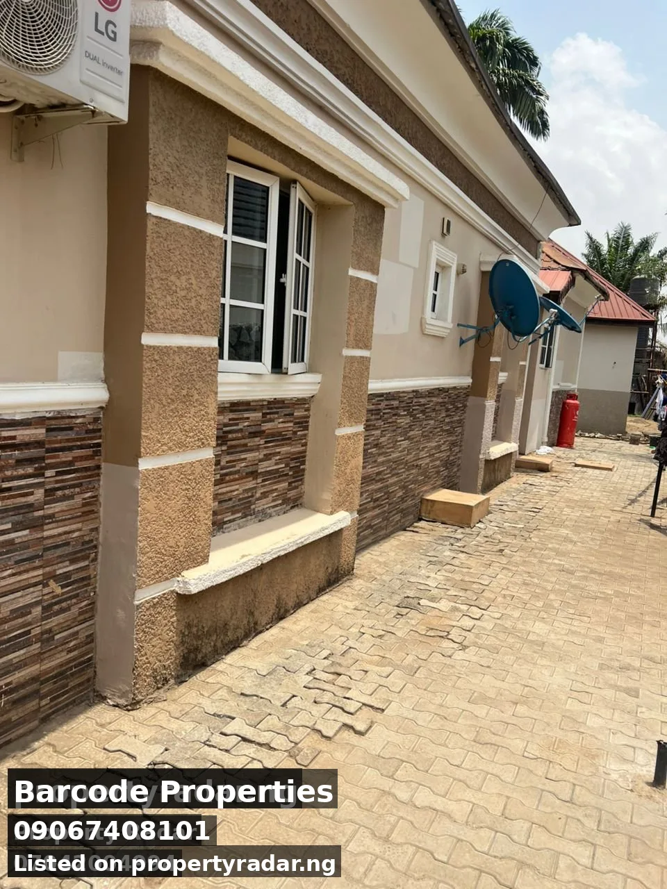 5 Bedroom Bungalow in Life Camp for Sale - Photo 2