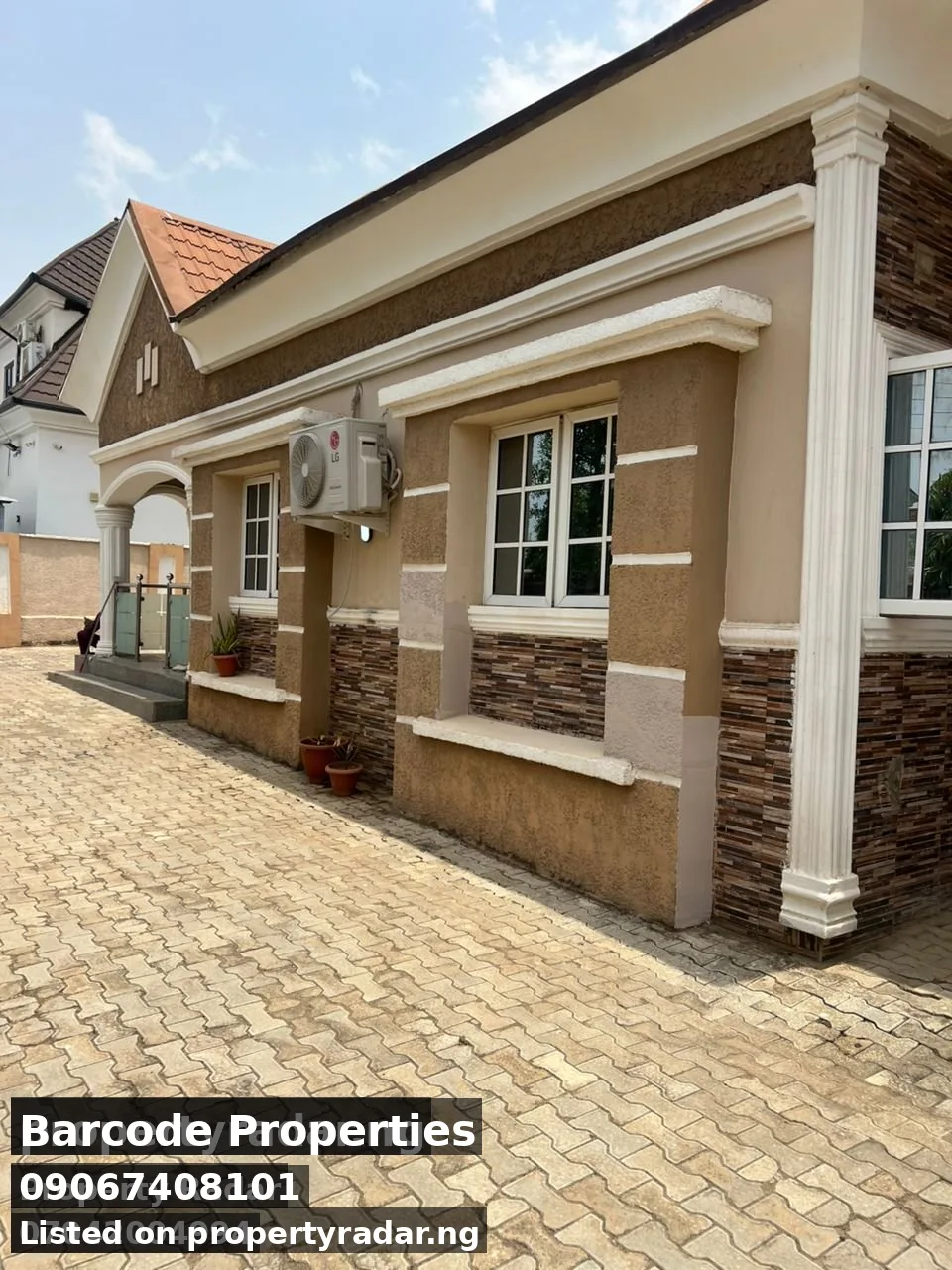 5 Bedroom Bungalow in Life Camp for Sale - Photo 3