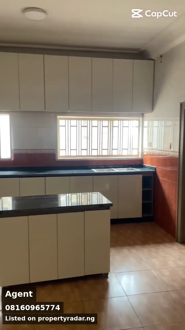 5 Bedroom Duplex In Guzape For Sale in Abuja (FCT)