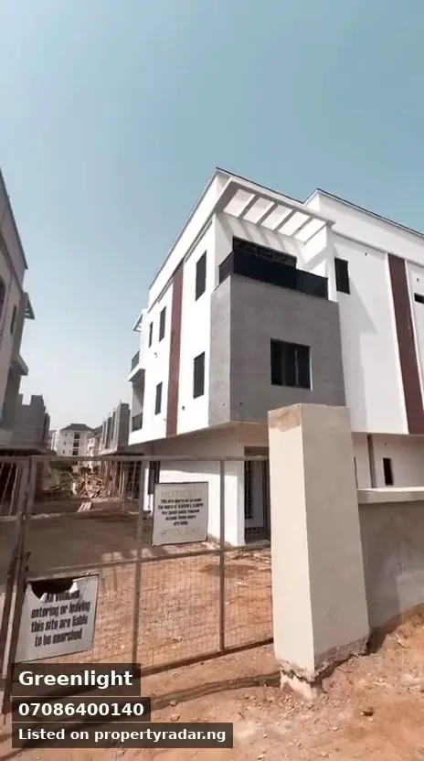 5 Bedroom House In Guzape For Sale in Abuja (FCT)