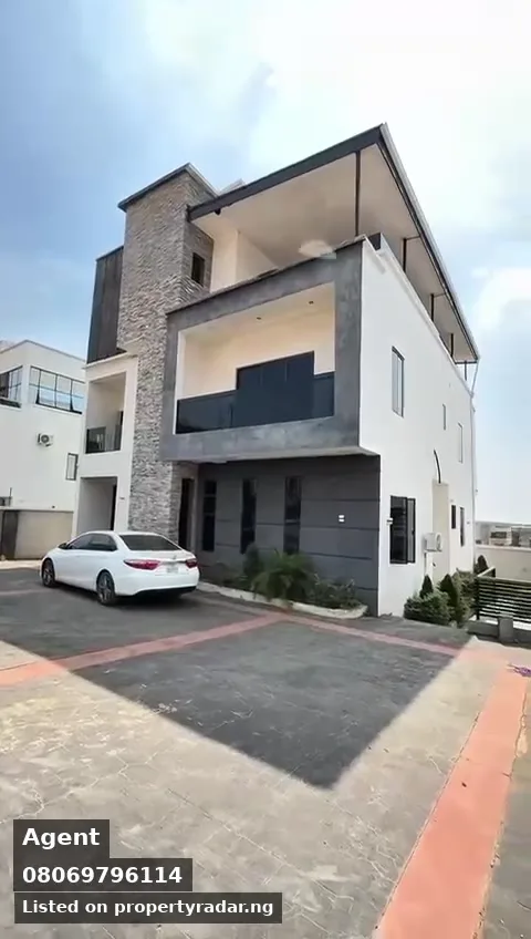 5 Bedroom Duplex In Life Camp For Sale in Abuja (FCT)
