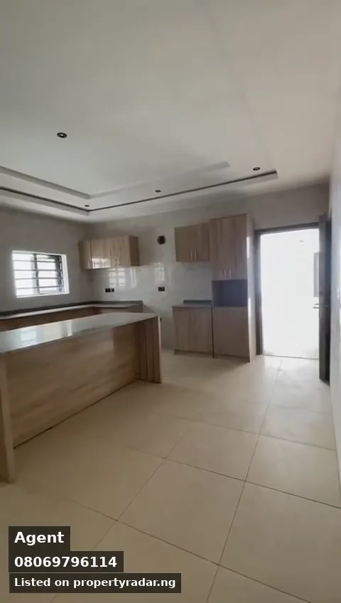 5 Bedroom Duplex In Life Camp For Sale in Abuja (FCT)