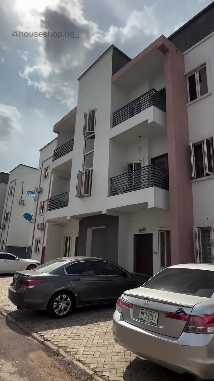 3 Bedroom Block Of Flats In Dawaki For Sale in Abuja (FCT)