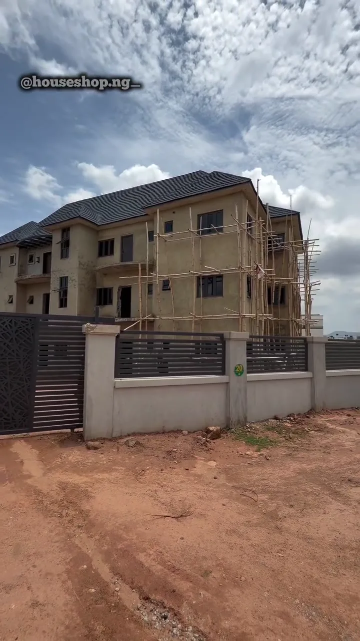 3 Bedroom Block Of Flats In Wuse For Sale in Abuja (FCT)