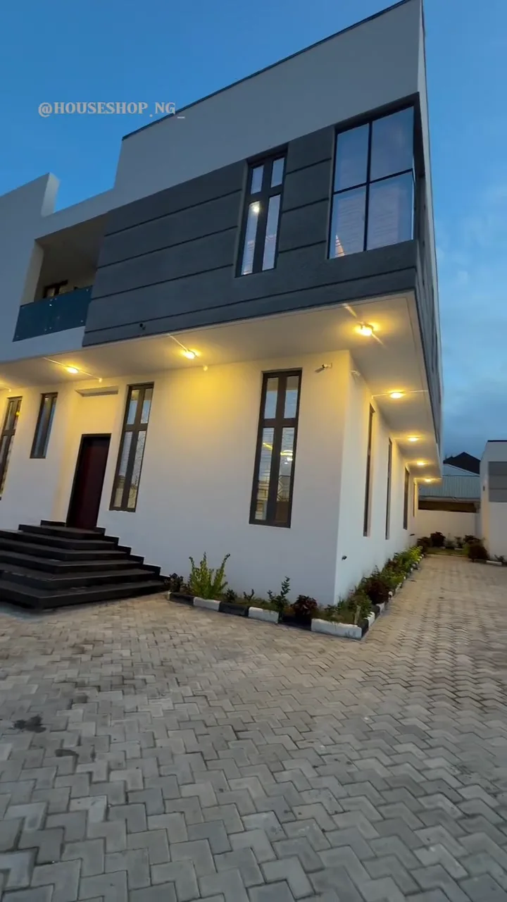 5 Bedroom Duplex In Gwari For Sale in Abuja (FCT)