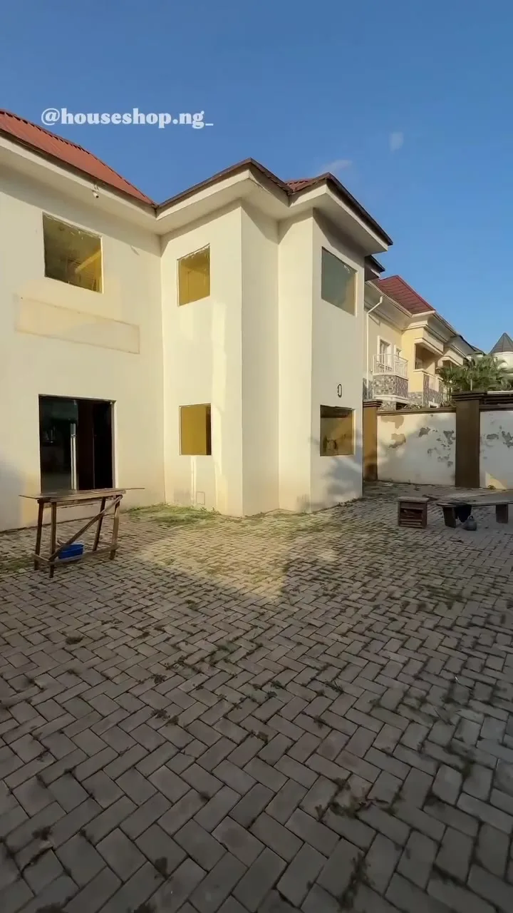 5 Bedroom Duplex In Wuse For Sale in Abuja (FCT)