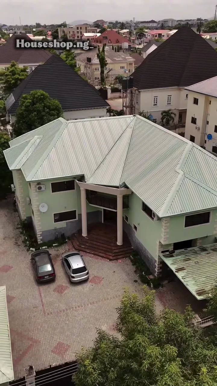 6 Bedroom Duplex In Gwari For Sale in Abuja (FCT)